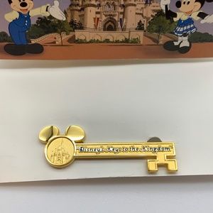 Disney Magic Kingdom Castle Disney's Keys to the Kingdom Gold Tone Key Lapel Pin